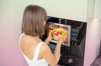 Nấu ăn bằng lò vi sóng có thực sự làm mất chất?