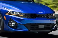 Kia triệu hồi 250.000 xe sedan vì bình xăng có thể tan chảy