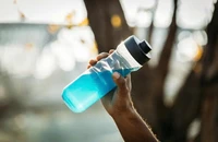 Tác hại khi uống quá nhiều chất điện giải và cách bù nước đúng cách