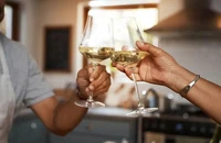 Huyết áp và cân nặng thay đổi kinh ngạc thế nào sau khi ngừng uống rượu bia?