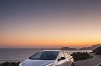 Toyota triệu hồi hơn 141.000 xe Prius do lỗi cửa tự mở khi đang lái