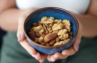 Muốn hạ huyết áp hãy bổ sung ngay 4 loại hạt này