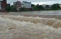 Một thị trấn ở Quảng Ninh bị chia cắt vì mưa lũ
