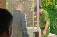 Sát hại người yêu trong tiệm spa rồi tự tử