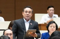 Đại biểu Lê Hữu Trí cho rằng cần có giải pháp chặn việc biến đầu tư công thành chùm khế ngọt. Ảnh: QH