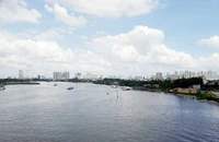 Buộc tháo dỡ 2 nhà hàng lấn chiếm bờ sông ở Thảo Điền 