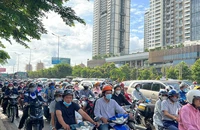 Đang kẹt xe nghiêm trọng trên đường Xa lộ Hà Nội, TP Thủ Đức 