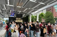 Muốn gửi xe ở khu vực bến Bạch Đằng, phải mua vé đi buýt sông