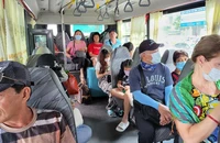Xe buýt sân bay Tân Sơn Nhất hút khách vào dịp Lễ Quốc khánh