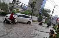 Sau cơn mưa đường Lò Lu, Thủ Đức lại ngập sâu