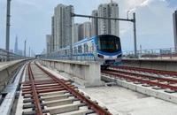 Tàu metro số 1 đã về ga Bình Thái, sẵn sàng chạy thử nghiệm đoạn trên cao