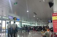 Khách di chuyển qua sân bay Tân Sơn Nhất và đường bộ tăng cao