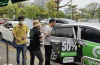 Khắc phục ngay bất cập về đón xe công nghệ ở sân bay Tân Sơn Nhất