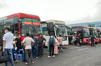 Khu vực bến xe Miền Đông TP.HCM ùn ứ trước kỳ nghỉ lễ dài ngày 