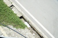 Tấm đan rãnh thoát nước trên Xa lộ Hà Nội.... bị bán phế liệu