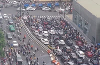 Thay đổi lộ trình giao thông, khu vực cầu Thủ Thiêm 2 ùn ứ