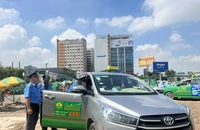 Kiểm tra đột xuất taxi ở sân bay Tân Sơn Nhất