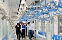 Đoàn công tác Trung ương đi thử metro số 1