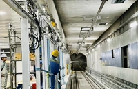 Metro số 1 đang lắp đặt cửa chắn ke ga 