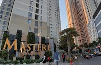 Bảo vệ chung cư Masteri Thảo Điền khóa bánh xe....tới khi đóng tiền