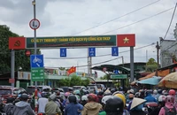 Sáng nay cửa ngõ TP.HCM ùn ứ, bến xe vắng khách