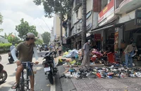 Vỉa hè, lòng đường ở TP.HCM đang bị lấn chiếm thế nào?