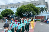 Học sinh TP.HCM hưởng ứng cuộc vận động đi bộ an toàn