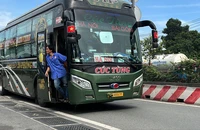 Xe đón trả khách trái quy định vẫn nhan nhản