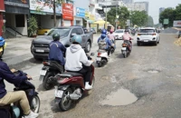 Đường Nguyễn Hoàng, TP Thủ Đức: Khói bụi, xuống cấp