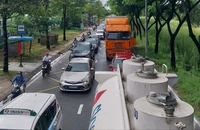 Mất 2 tiếng mới qua được nút giao Nguyễn Văn Linh - Nguyễn Hữu Thọ, quận 7, TP.HCM