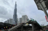 Diện mạo cầu bộ hành metro số 1 sau nhiều tháng khởi công