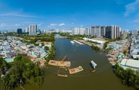 Cầu Rạch Đỉa, huyện Nhà Bè chạy đua nước rút về đích