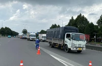 Từ 27-7, cấm container và xe tải trên 5 tấn lưu thông qua cầu vượt thép ngã tư Thủ Đức