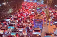 Đang kẹt xe nghiêm trọng suốt tuyến Phạm Văn Đồng