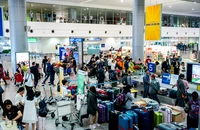 Sân bay Tân Sơn Nhất nhộn nhịp vào cao điểm Tết nguyên đán 