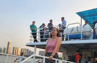 Những vị khách đầu tiên xuất bến tàu cao tốc TP.HCM - Côn Đảo
