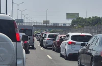 Các phương tiện đang ùn ùn về cao tốc TP.HCM - Long Thành - Dầu Giây sau kỳ nghỉ lễ