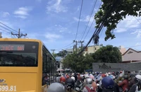Giao thông khu vực nút giao An Phú ùn tắc kéo dài sau khi cấm xe máy