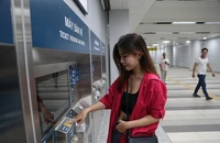 Từ 1-7, tuyến metro số 1 chính thức sử dụng máy bán vé tự động