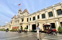 Sau hợp nhất, cán bộ từ Bình Dương, Bà Rịa - Vũng Tàu đi xe đưa rước về TP.HCM
