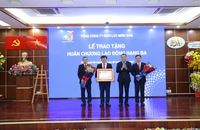 Điện lực Miền Nam đón nhận huân chương lao động hạng Ba 