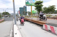 Cầu Bình Triệu 1 nặng 11.000 tấn đã được nâng lên 0,5 mét