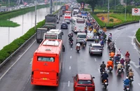 Người dân rời TP.HCM về quê ăn Tết, cửa ngõ phía Tây ùn ứ