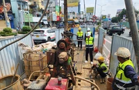 Thực hiện mũi khoan sâu hơn 100 m để khảo sát địa chất dọc tuyến metro số 2