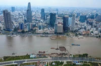 Cầu đi bộ qua sông Sài Gòn tăng tốc để hoàn thành vào dịp lễ Quốc khánh 