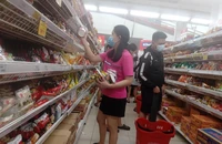 Giá nhiều mặt hàng vẫn không 'thèm' xuống dù xăng dầu giảm mạnh