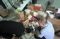 Bắt quả tang cơ sở sản xuất thực phẩm chức năng nghi giả quy mô lớn