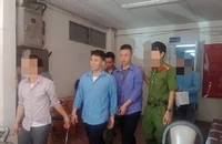 1 cháu gái mang thai, 2 thanh niên vướng lao lý