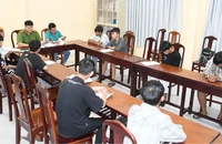 Nam sinh lớp 10 bị nhóm 12 người đánh bất tỉnh