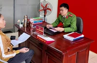 Đang đi chuyển 700 triệu đồng cho kẻ lừa đảo thì 'sực nhớ' và 'quay xe'